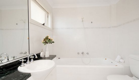 Дизайн-проекты черно-белых ванных комнат